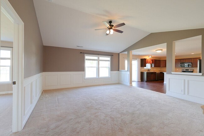 Building Photo - Beautiful 3 Bedroom House in Quiet Auburn ...