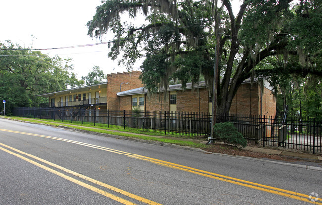 Building Photo - Meridian Oaks Apartments