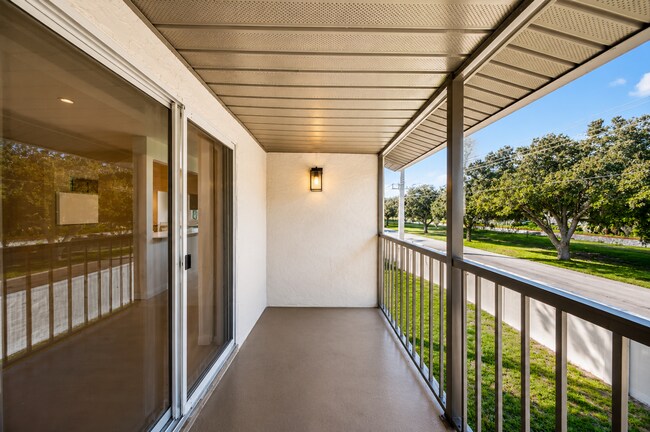 Building Photo - 428 Banana Cay Dr