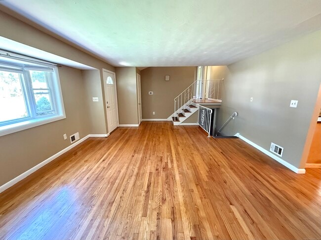 Building Photo - 47 Beechwood Rd