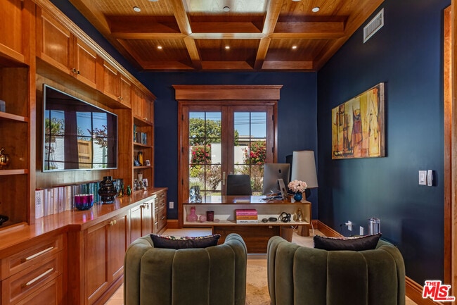 Building Photo - 6671 Dume Dr