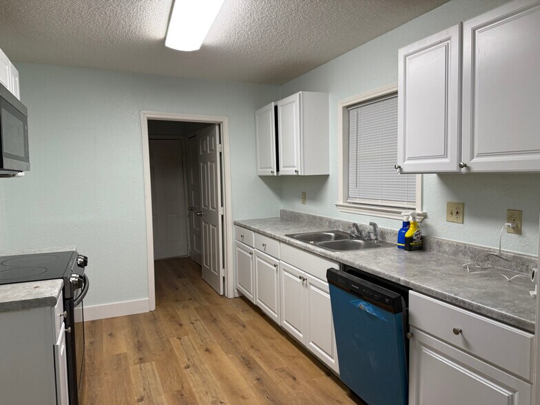 Building Photo - 2543 E Ann Arbor Ave