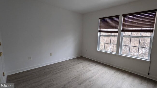 Building Photo - 829 Gallows Ct