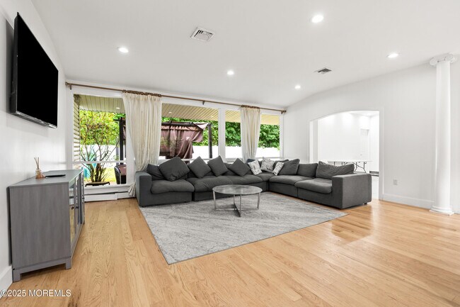 Building Photo - 606 Deal Rd