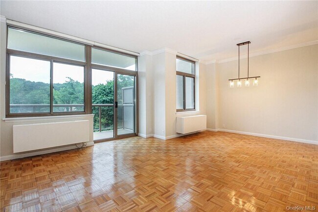 Building Photo - 35 N Chatsworth Ave