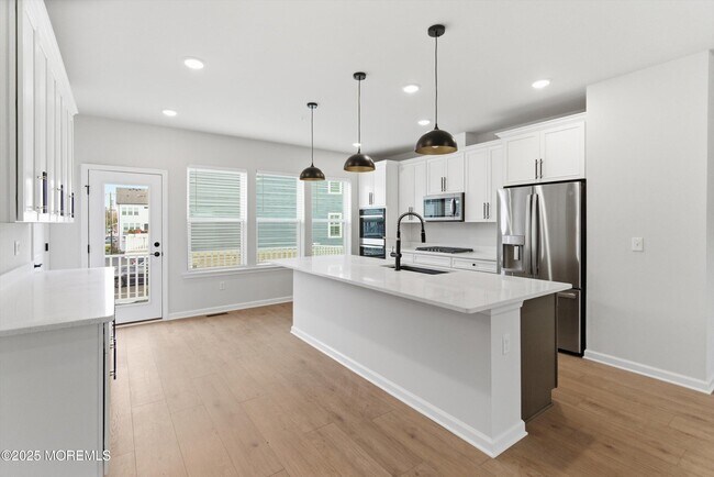 Building Photo - 4 Barton Ave