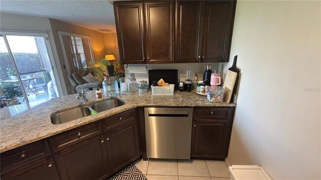 Building Photo - 4690 Pembrook Pl