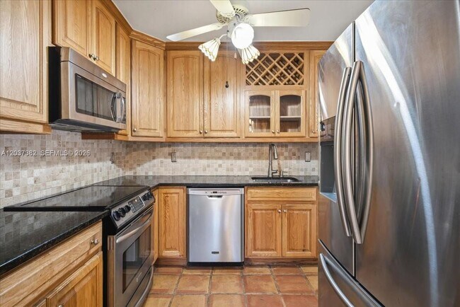 Building Photo - 2550 Trapp Ave