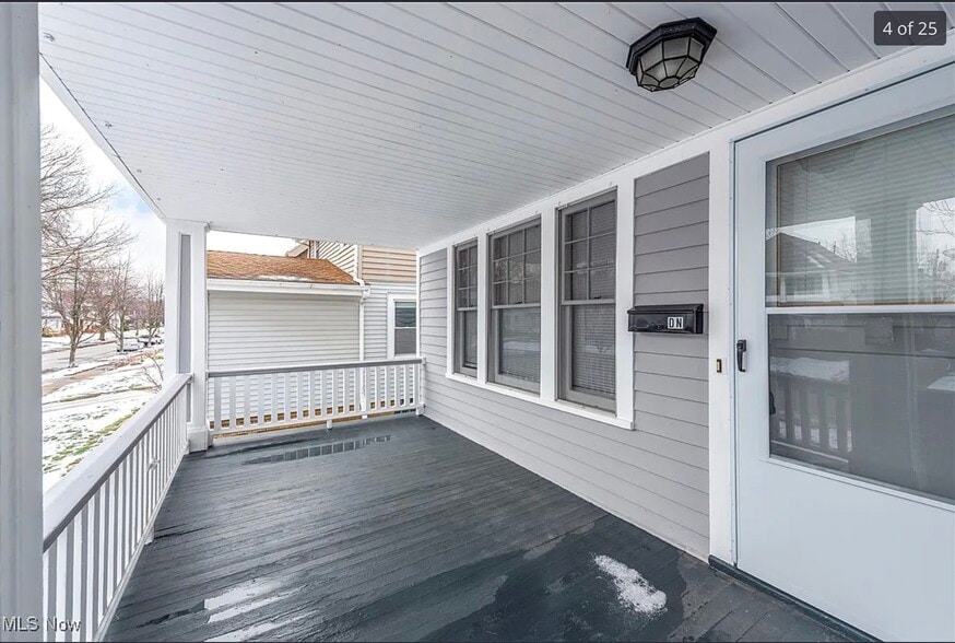 Building Photo - 2085 Chesterland Ave