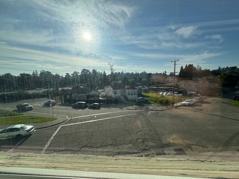 Building Photo - 4800 Daisy St