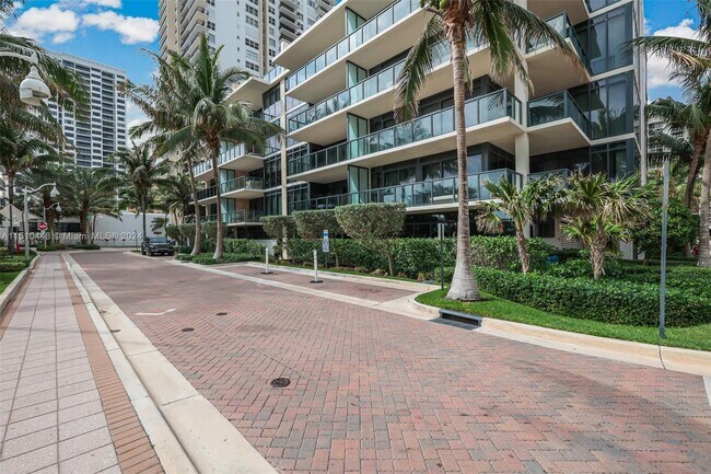 Building Photo - 2101 S Surf Rd