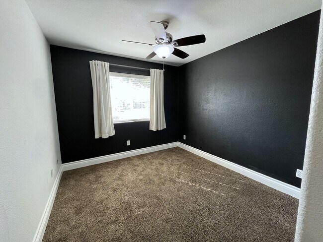 Building Photo - Charming Northwest Bakersfield Home on Cul-De-Sac w/ Solar