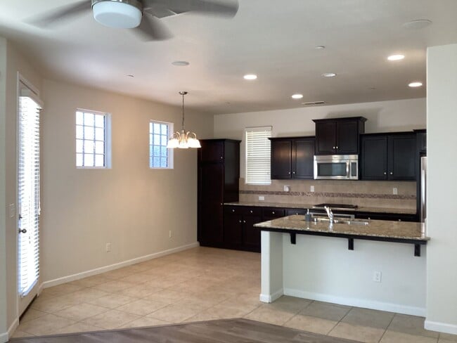Building Photo - 7009 Harmony Dr