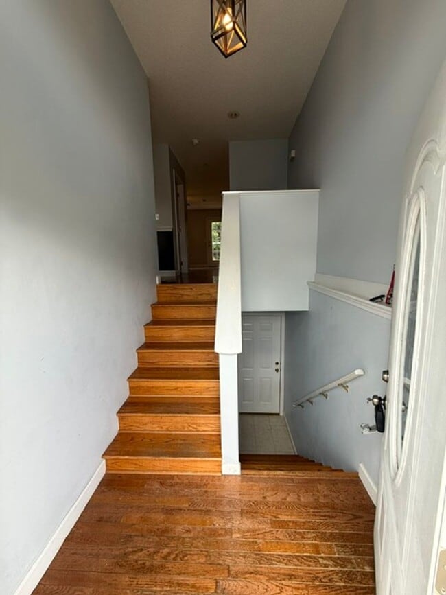 Building Photo - Worry free living, brick condo in Jonesborough!