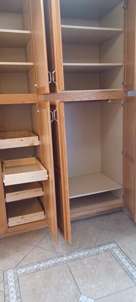 Pantry/coat closet - 29640 SW Volley St