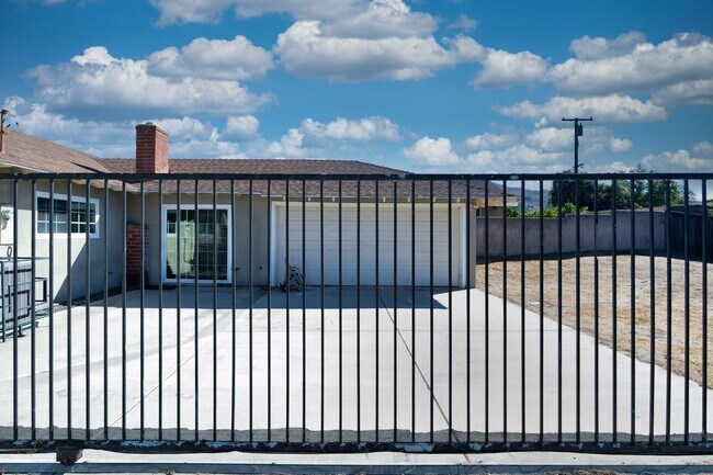 Building Photo - Beautiful & Spacious Home in Rowland Heights