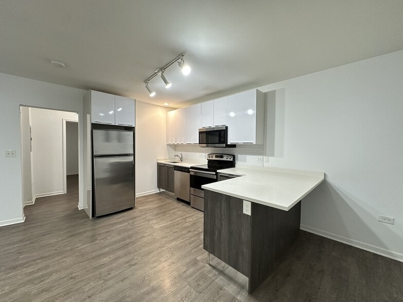 Building Photo - 940 W Winona St