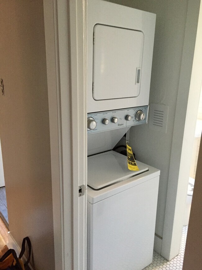 Building Photo - Remodeled 2 bed, 1 Bath in the heart of Fort Collins!