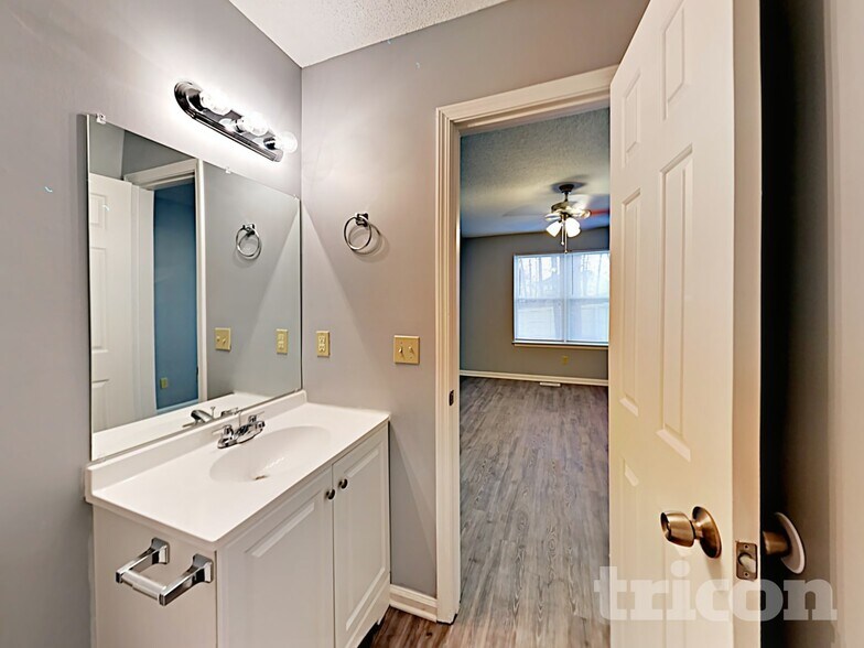 Building Photo - 305 Trowbridge Rd