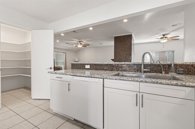 Building Photo - 1506 Apple Park Dr