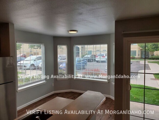 Building Photo - 10096 W Garverdale Ln