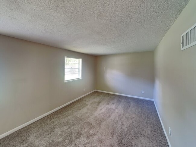 Building Photo - 6158 Verdes Rd