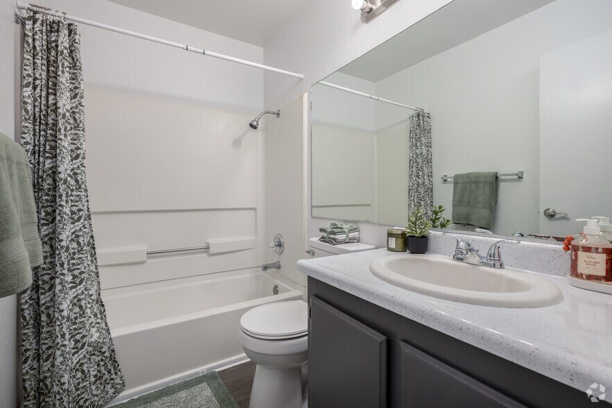 2BR, 2BA - 941SF - Second Bathroom - Bridge Street Commons