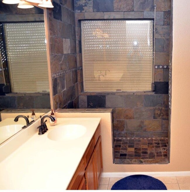 Building Photo - 3 Bedroom 2 Bath SFR Peoria AZ