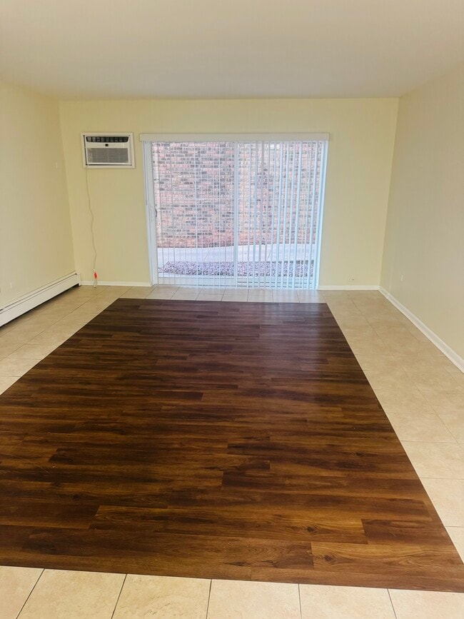 Building Photo - 8970 N Parkside Ave