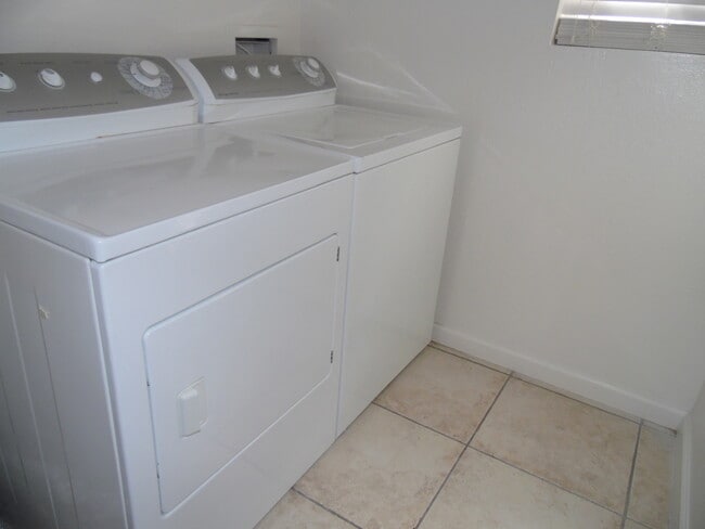 Building Photo - Desert Shores 3 bedroom with pool!