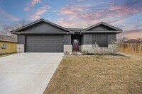 Building Photo - 3 BEDROOM 2 BATH CUSTOM HOME IN NOLANVILLE