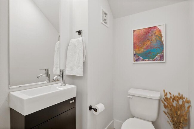 Building Photo - 1710 Adina St