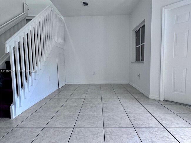 Building Photo - 1631 SE 30th St