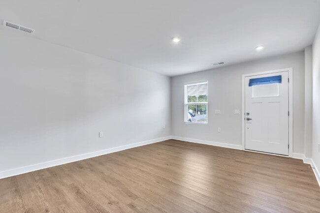 Building Photo - Modern Comfort: 3 Bed, 2.5 Bath Townhome + Primary on Main $2,050/mo rent