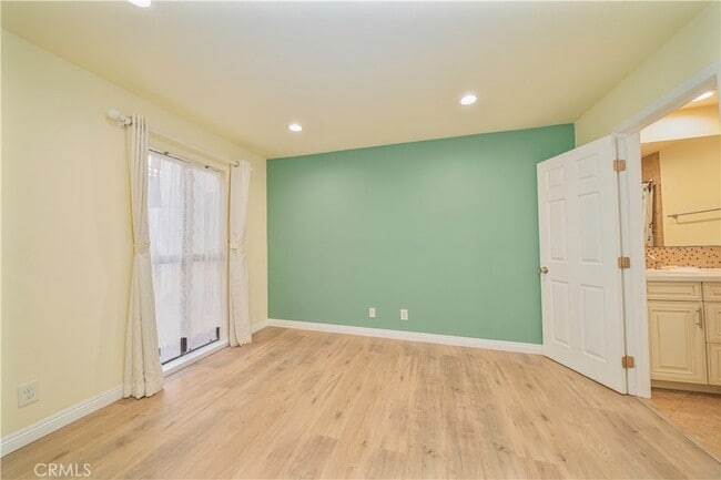 Building Photo - 6336 Marina Pacifica Dr N