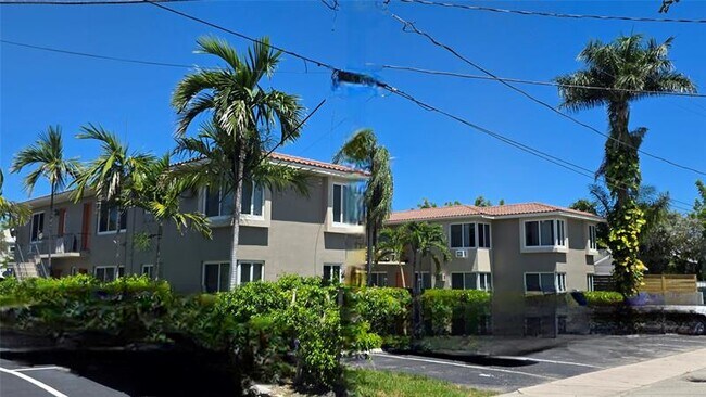 Building Photo - 611 Ponce de Leon Dr
