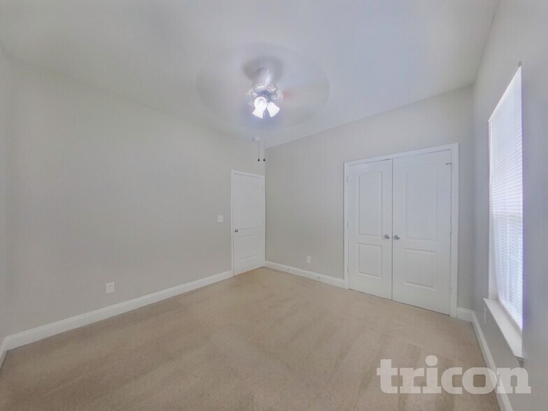 Building Photo - 117 W Nims Ave