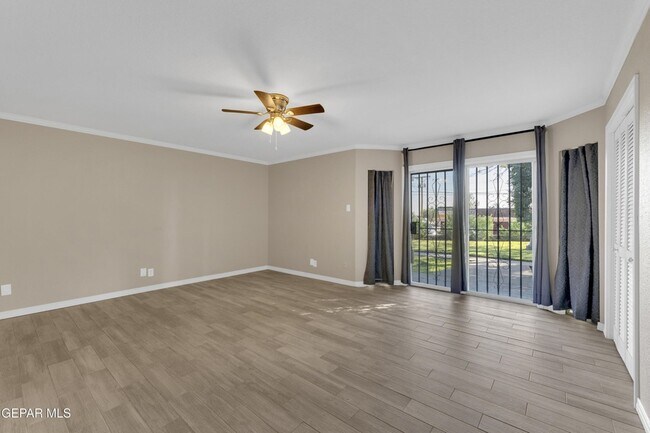 Building Photo - 350 Thunderbird Dr