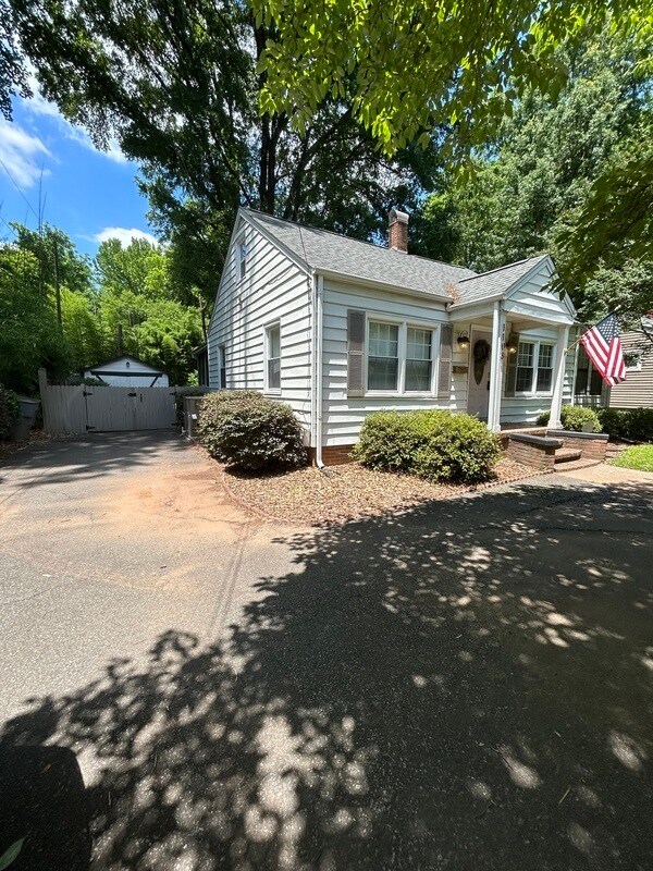 Building Photo - 1103 Briar Creek Rd
