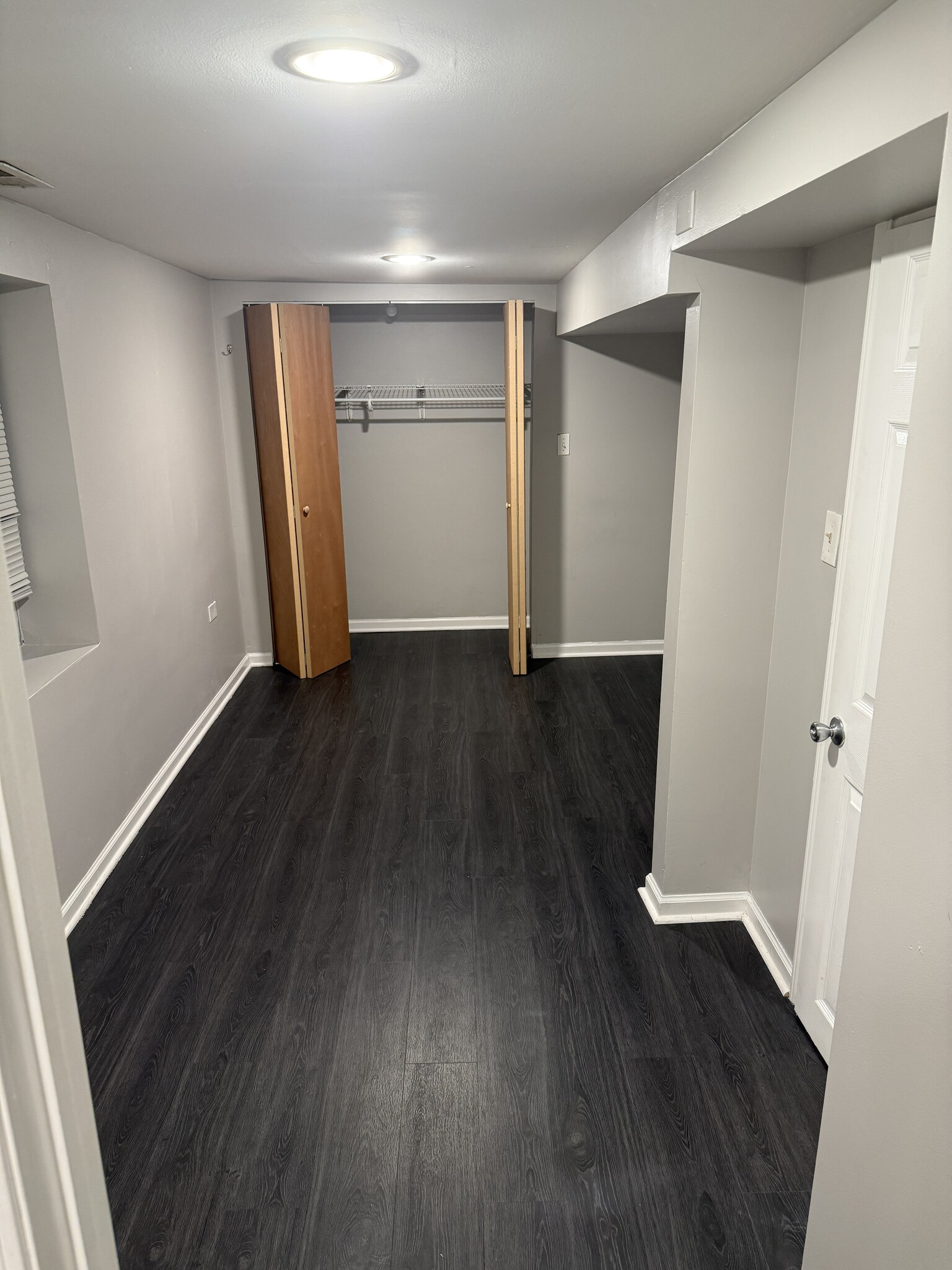 Building Photo - 2727 N Artesian Ave