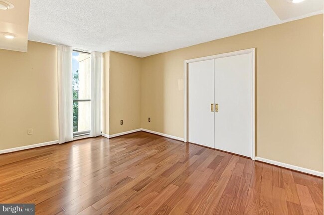 Building Photo - 1101 S Arlington Ridge Rd