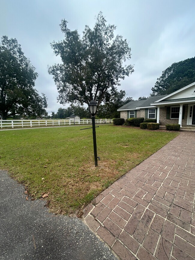 Building Photo - 4560 Smith Rd