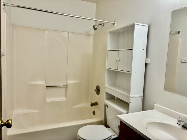 Building Photo - 1153 Country Ln