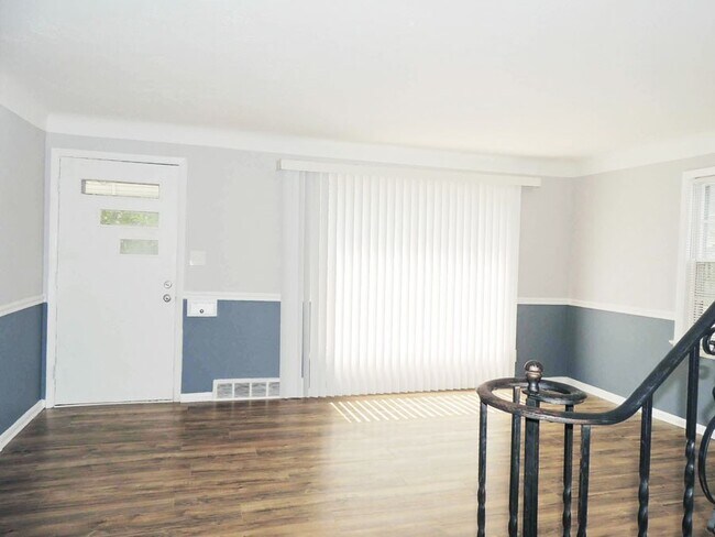 Building Photo - 3 Bed - 1 Bath Cape Code for Rent in Maple Heights!