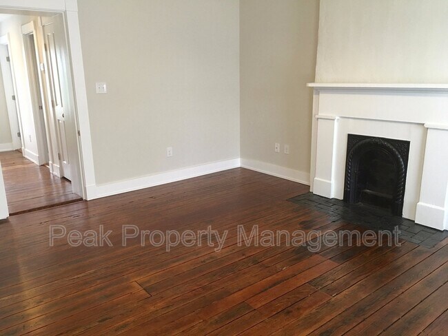 Building Photo - 2117 Cedar St