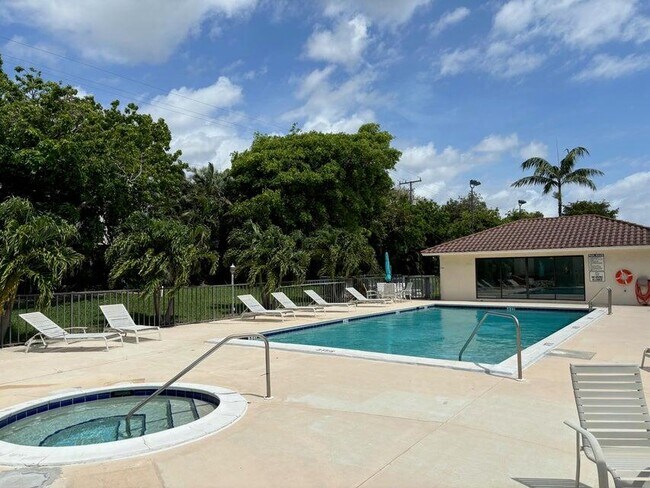 Building Photo - 3000 Florida Blvd