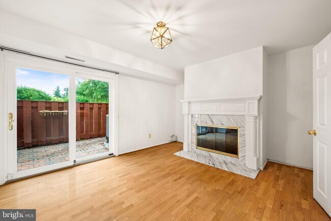 Building Photo - 404 Worthington Dr