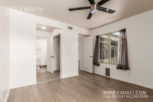 Building Photo - 7042 S 44th Pl