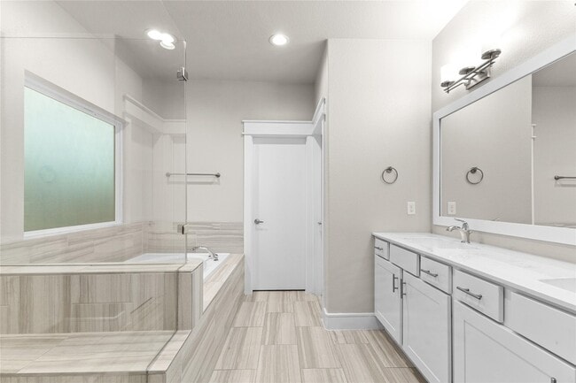 Building Photo - 2511 Des Chaumes St