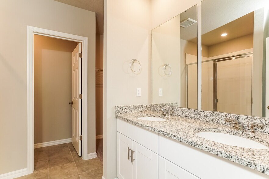Building Photo - 5292 Sanders Oak Trl